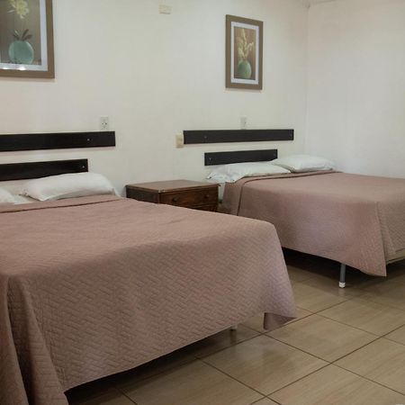 Hotel La Colonia Retalhuleu Exteriér fotografie