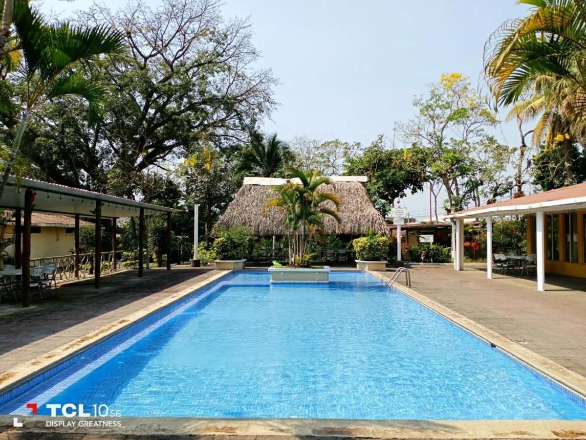 Hotel La Colonia Retalhuleu Exteriér fotografie