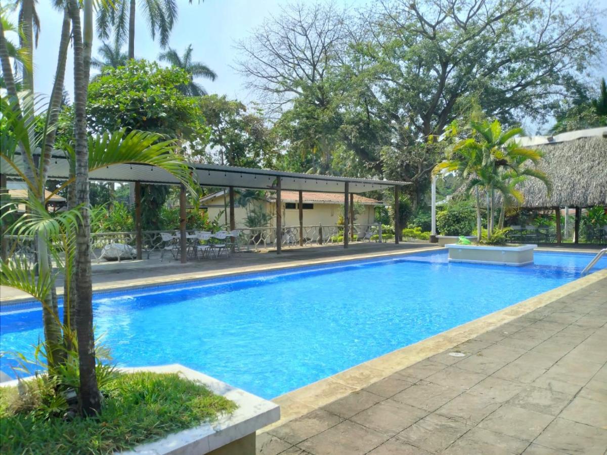 Hotel La Colonia Retalhuleu Exteriér fotografie